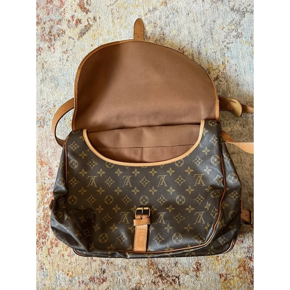 Louis Vuitton Saumur 30 Monogram Canvas Crossbody Messenger Bag AR1900 France‎